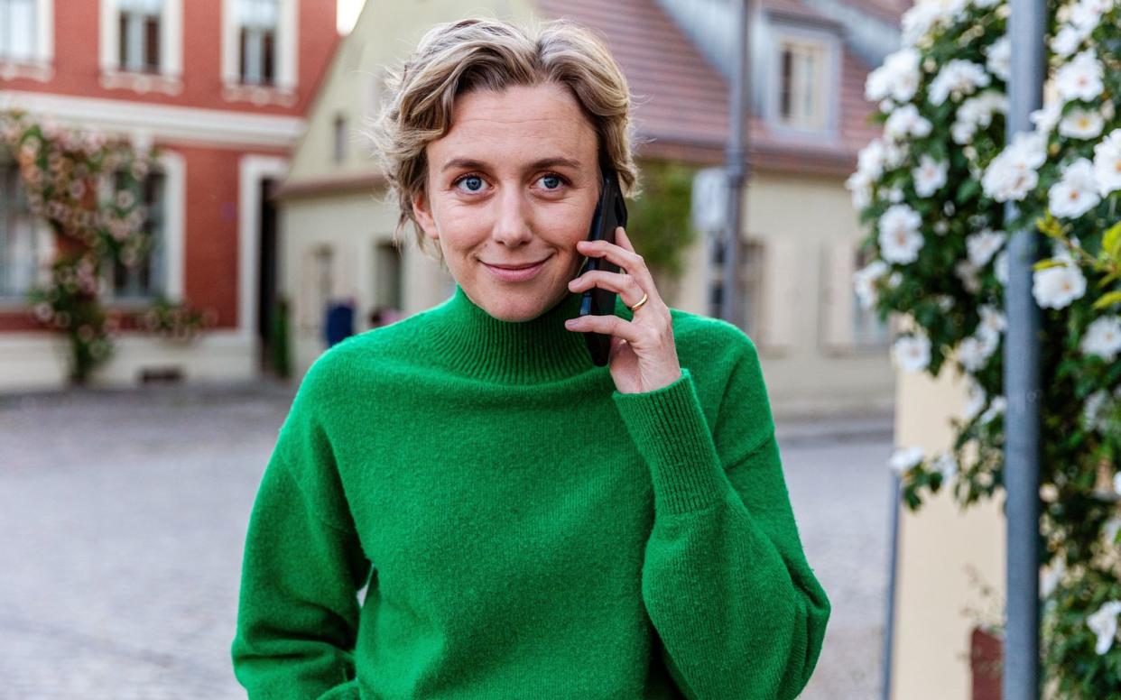 Zurück aufs Dorf: Sonja (Franziska Machens) versucht herauszufinden, was sie mit ihrem Leben anfangen möchte - und ob es in ihrem Heimatort Vredenhorst oder ihrer Wahlheimat Köln stattfinden soll. (Bild: WDR/MadeFor Film/Maor Waisburd)