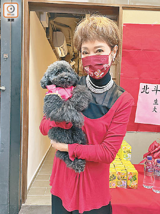 謝雪心帶愛犬出席開幕活動。