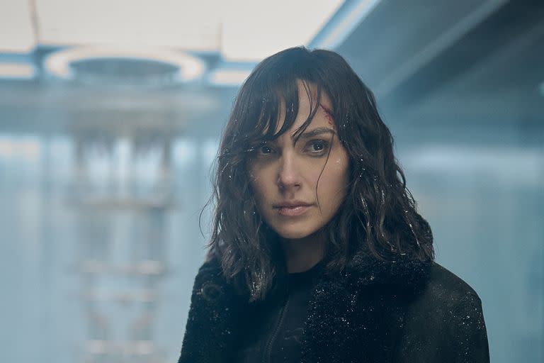 Gal Gadot en una escena de Agente Stone, ya disponible en Netflix