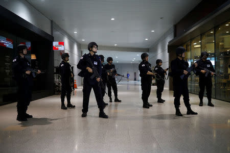 South Korean policemen take part in an anti-terror drill as a part of the Ulchi Freedom Guardian exercise in Goyang, South Korea August 21, 2017. REUTERS/Kim Hong-Ji