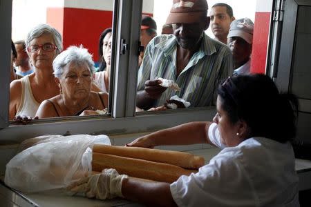 People line up to buy bread after Hurricane Irma caused flooding and a blackout in Havana, Cuba, September 11, 2017. REUTERS/Stringer