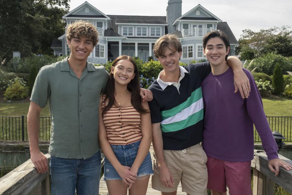 gavin casalegno, lola tung, christopher briney, sean kaufman, the summer i turned pretty, season 2