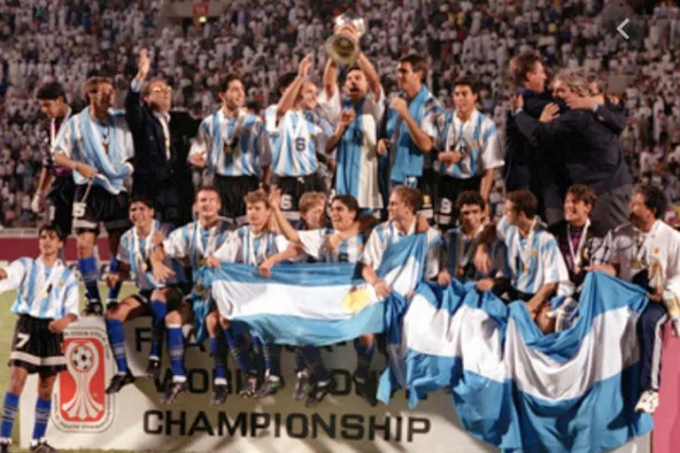 En lo más alto del podio: la selección argentina campeona en Qatar 1995