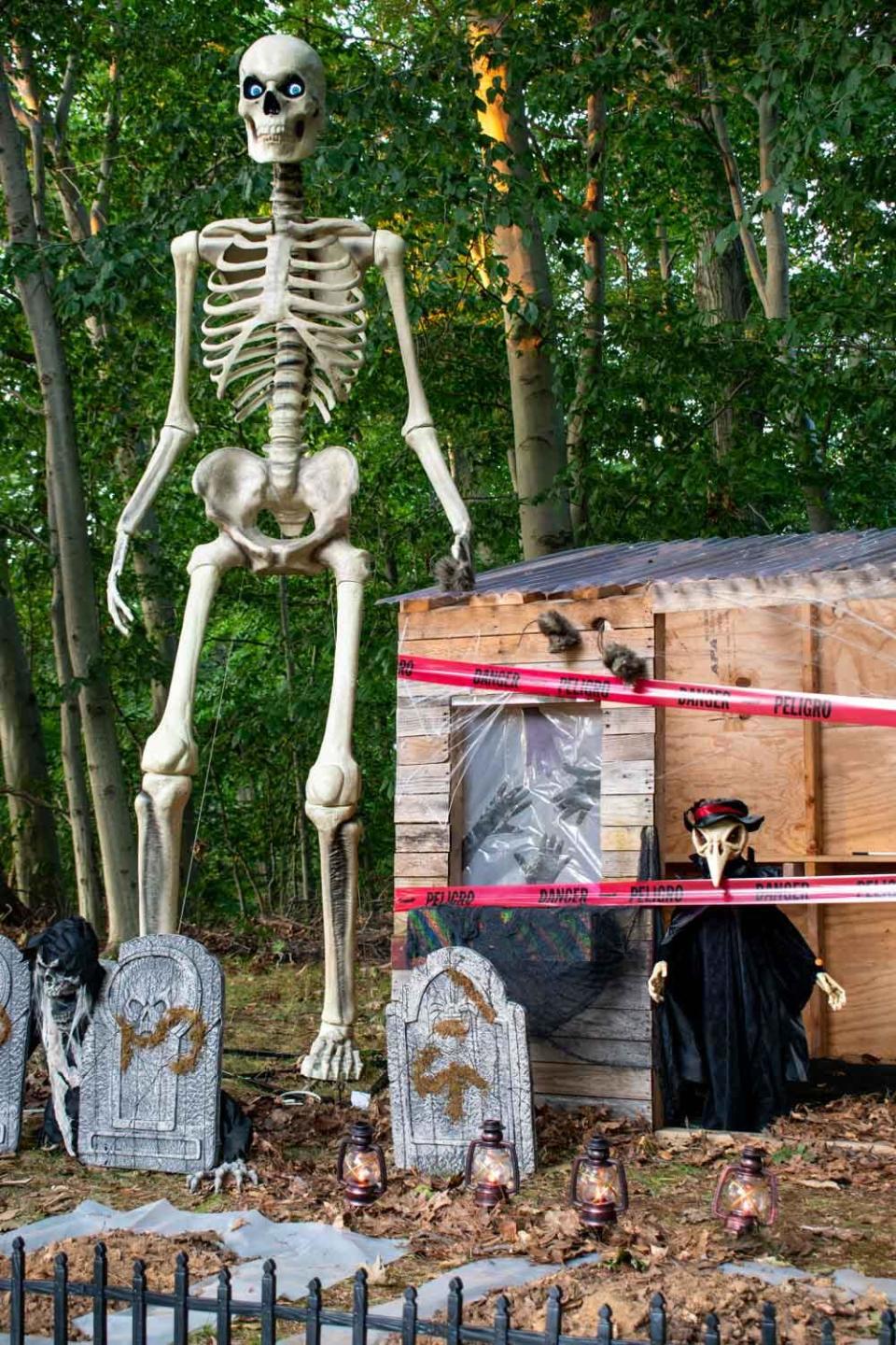 Home Depot giant 12 foot skeleton