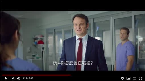 傑森克拉克（Jason Clarke）在魔鬼終結者飾演約翰康納。（圖／翻攝自派拉蒙影片官方頻道）