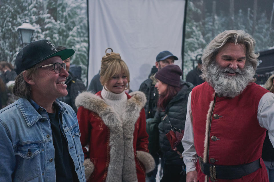 Chris Columbus, Goldie Hawn and Kurt Russell on the set of The Christmas Chronicles 2 (Netflix)
