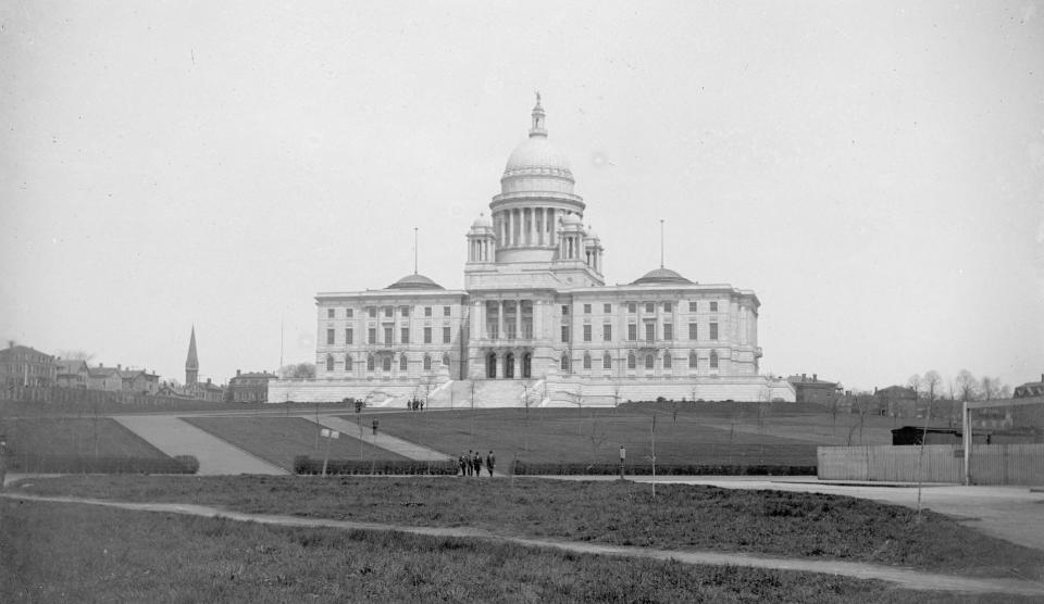 Shortly after its opening in 1904, the Rhode Island State House on Providence's Smith Hill dominates the mostly empty landscape around it. [Arthur B. Ladd]