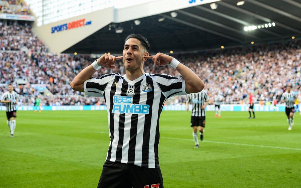 Ayoze Perez of Newcastle United (17) celebrates after scoring his second gaol during the Premier League match between Newcastle United and Southampton - Newcastle United
