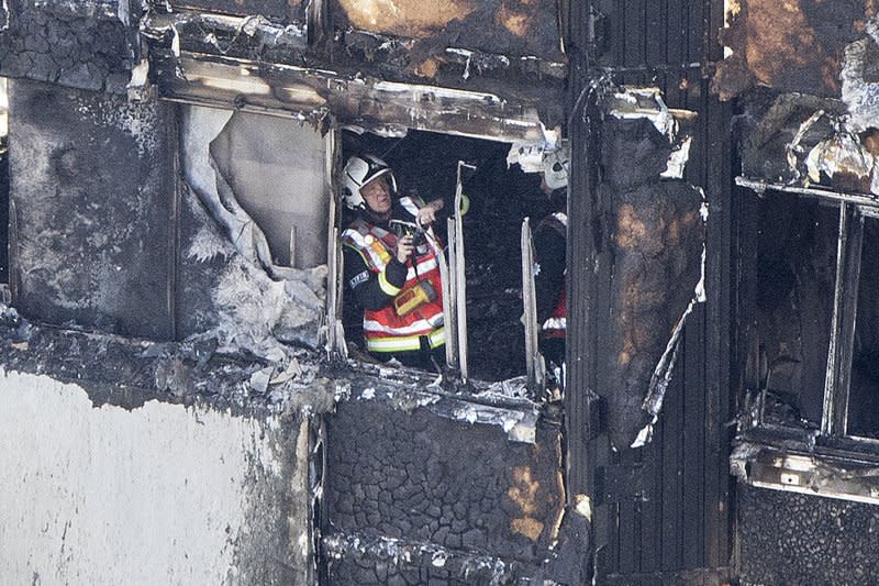 倫敦格倫費爾大樓（Grenfell Tower）大火造成慘重死傷，外牆隔熱板可能是禍因之一（AP）