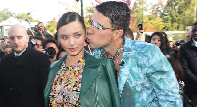 Miranda Kerr shrugs off prankster at Louis Vuitton PFW show