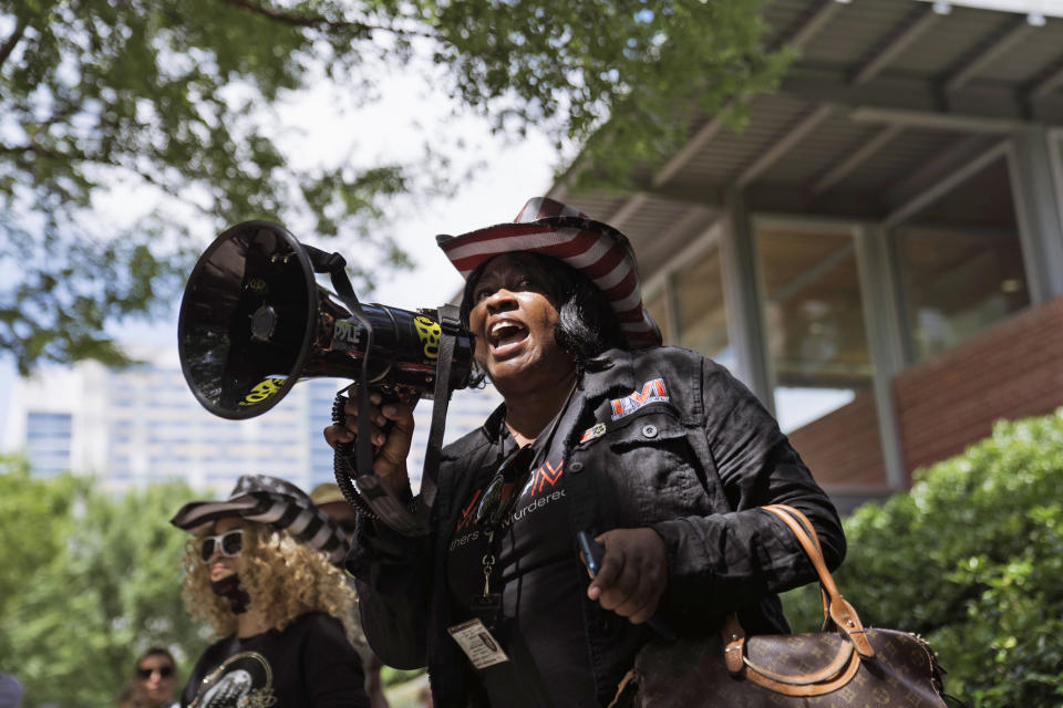 Image: Gun Control Advocates Protest Outside NRA Convention In Texas (Eric Thayer / Getty Images)