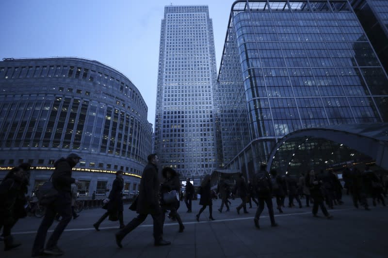 Workers walk to work during the morning rush hour in the financial district of Canary Wharf in London, Britain, January 26, 2017. REUTERS/Eddie Keogh