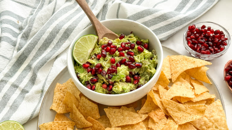 guacamole with chips