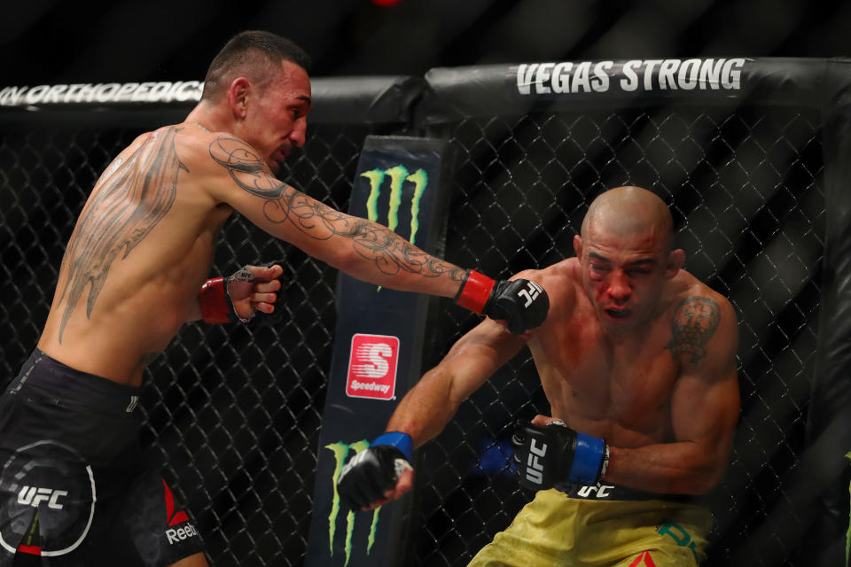 Max Holloway (L) goes for the finish against ex-champion Jose Aldo in their featherweight title bout at UFC 218 Saturday in Detroit. (Getty)