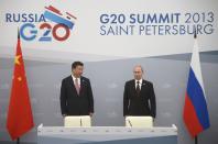 Russia's President Vladimir Putin (R) meets with his Chinese counterpart Xi Jinping at the G20 Summit in Strelna near St. Petersburg, September 5, 2013. REUTERS/Alexander Nemenov/Pool (RUSSIA - Tags: POLITICS BUSINESS)