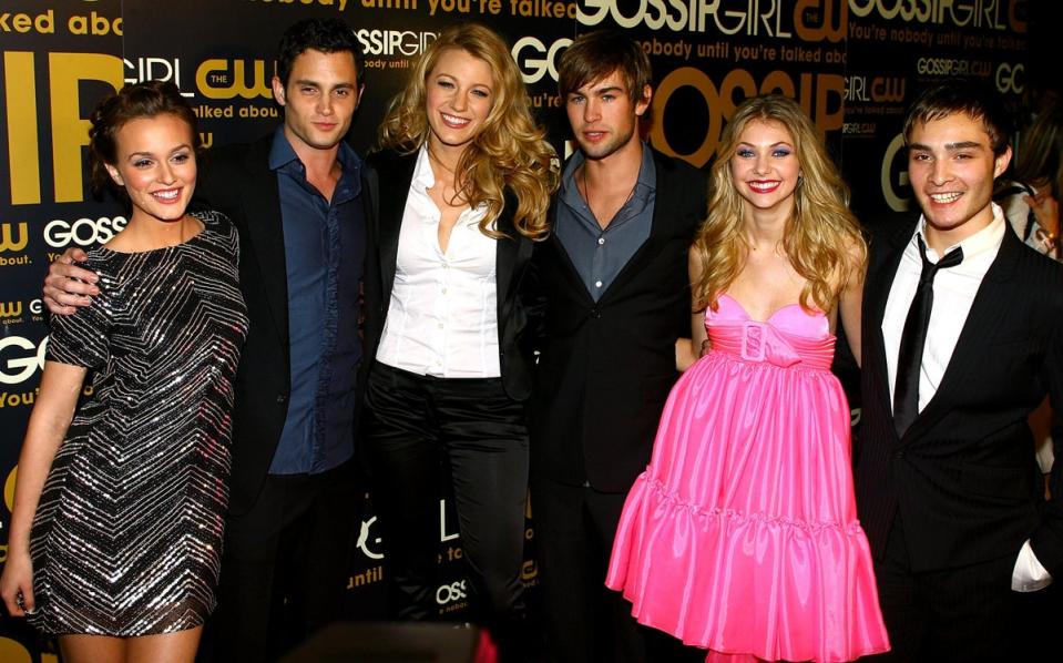 ‘Gossip Girl’ stars Leighton Meester, Penn Badgley, Blake Lively, Chace Crawford, Taylor Momsen, and Ed Westwick in September 2007 (Getty Images)