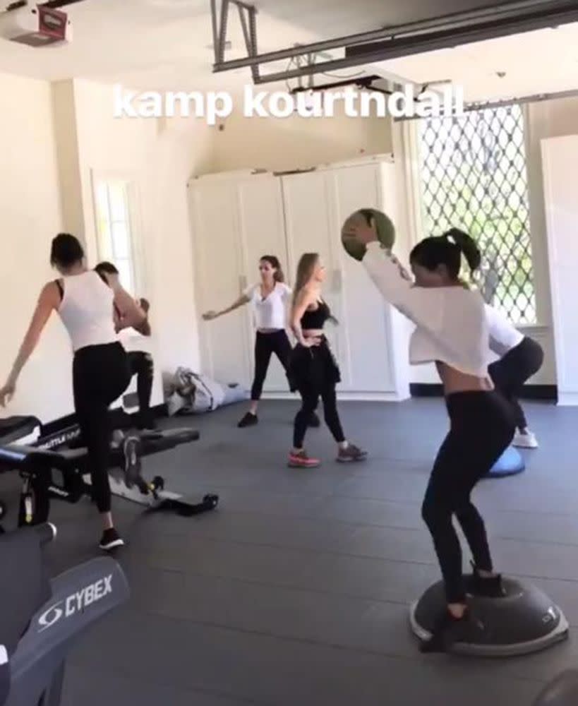 Kourtney Kardashiana and Kendall Jenner
