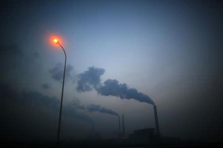 Smoke rises from chimneys of a thermal power plant near Shanghai March 26, 2014. REUTERS/Carlos Barria