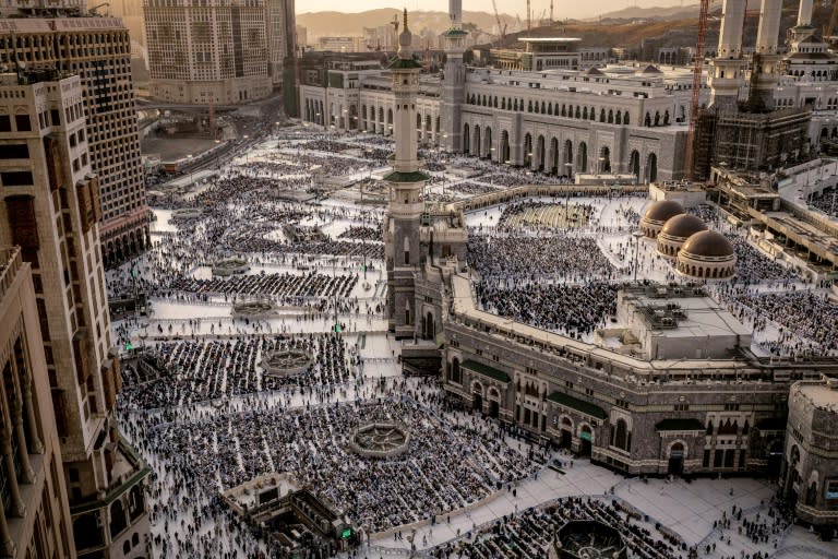 Muslim worshippers walk at the Grand Mosque in Saudi Arabia's holy city of Mecca (FADEL SENNA)