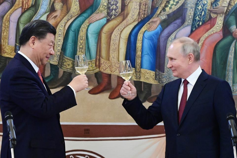 Russian President Vladimir Putin, right, and Chinese President Xi Jinping toast during their dinner at The Palace of the Facets is a building in the Moscow Kremlin, Russia, Tuesday, March 21, 2023. (Pavel Byrkin, Sputnik, Kremlin Pool Photo via AP)