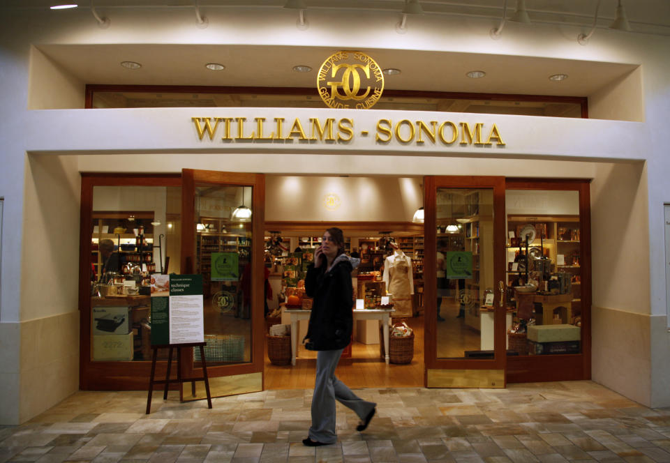 A shopper passes by the Williams-Sonoma store in Broomfield, Colorado November 19, 2009. Home goods retailer Williams-Sonoma Inc raised its full-year outlook, as a move to offer more lower-priced home decor items and improved holiday merchandise resonated with shoppers.   REUTERS/Rick Wilking (UNITED STATES BUSINESS)