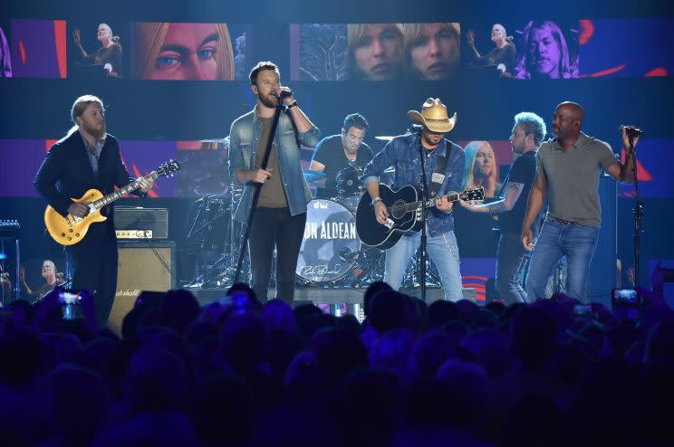 Derek Trucks, Charles Kelley of Lady Antebellum, Jason Aldean, and Darius Rucker perform onstage during the 2017 CMT Music Awards at the Music City Center on June 6, 2017 in Nashville, Tennessee. (Photo by Michael Loccisano/Getty Images for CMT)