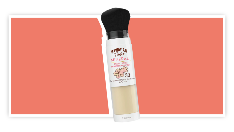 Keep skin safeguarded from the sun with the Hawaiian Tropic Mineral Skin Nourishing Sunscreen Powder Brush.