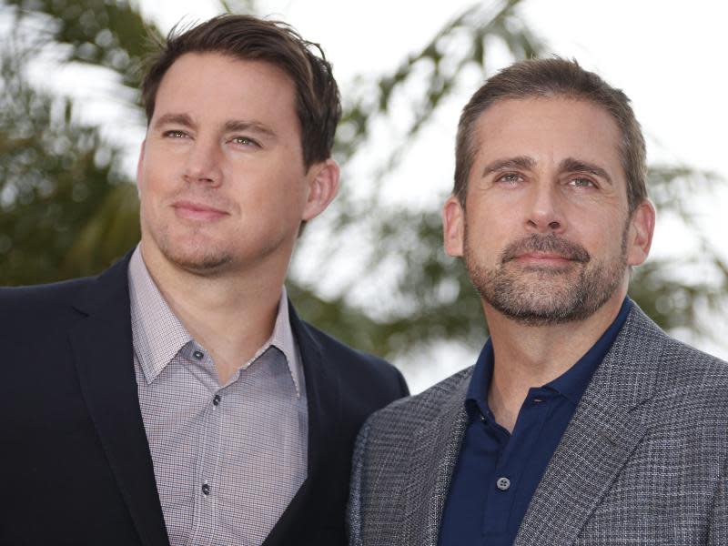 In die Ferne schweift der Blick: Channing Tatum (l) und Steve Carell. Foto: Guillaume Horcajuelo