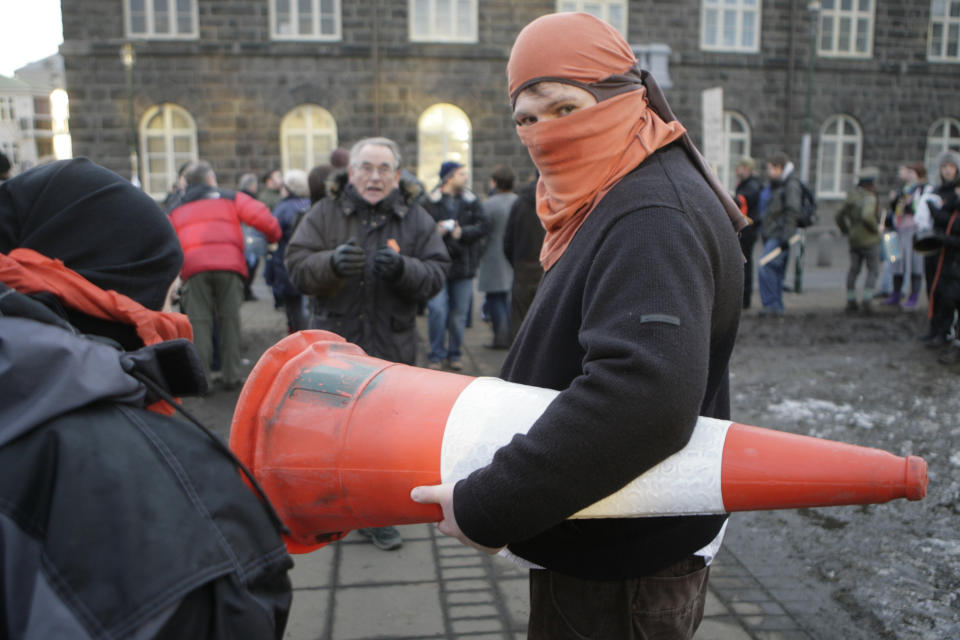 A demonstrator carries a cone during a protest in Reykjavik January 25, 2009. REUTERS/Ints Kalnins (ICELAND)