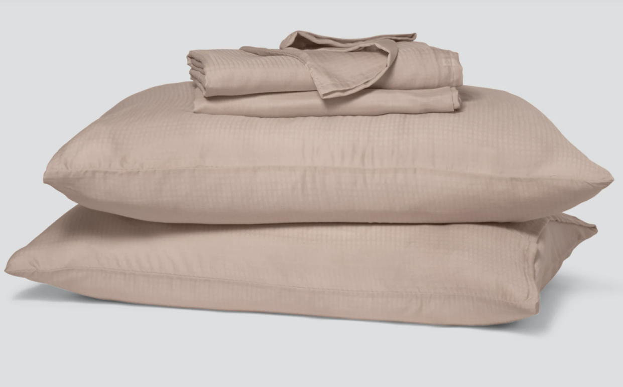 Casper Hyperlite Sheets. Best Mother's Day gift ideas for first-time moms.