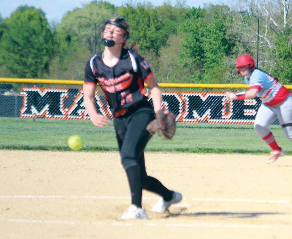 Kaitlyn Robinson delivers a pitch.