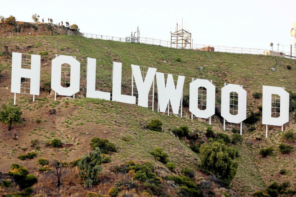 Selon le cabinet d’études Enders Analysis, les cinq grands studios (Warner, Disney, Paramount, Comcast et Netflix) ploient sous environ 190 milliards de dollars de dettes.  - Credit:Mario Tama/Getty Images via AFP