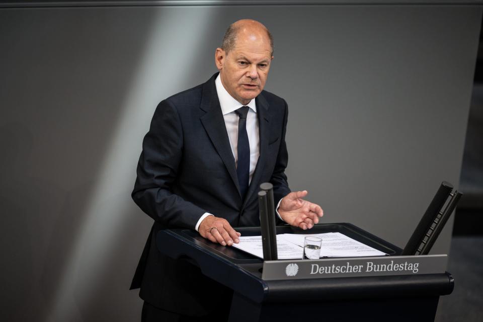 Bundeskanzler Olaf Scholz (SPD) spricht bei einer Regierungserklärung zu den bevorstehenden Gipfeltreffen von EU, G7 und Nato. - Copyright: picture alliance/dpa | Michael Kappeler