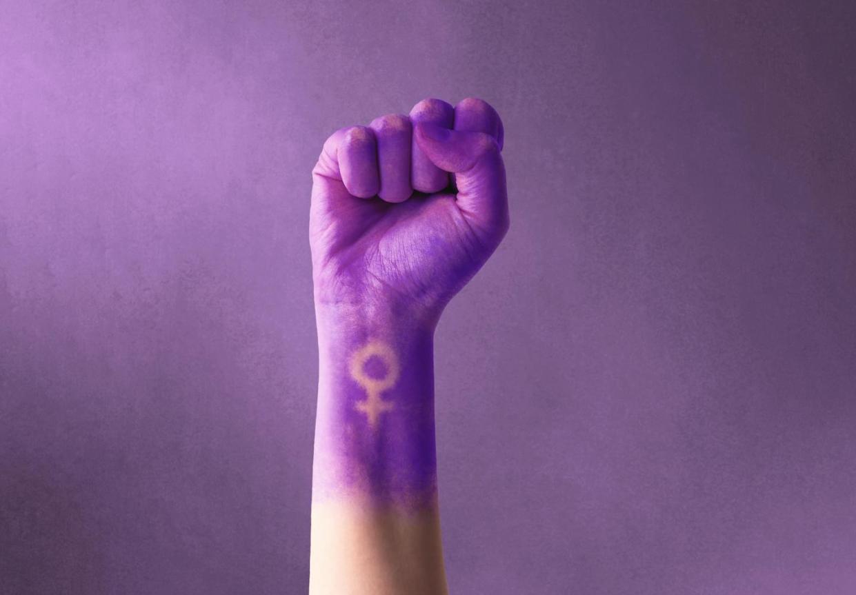 <a href="https://www.shutterstock.com/es/image-photo/raised-purple-fist-woman-international-womens-2128063394" rel="nofollow noopener" target="_blank" data-ylk="slk:AdriaVidal/Shutterstock;elm:context_link;itc:0;sec:content-canvas" class="link ">AdriaVidal/Shutterstock</a>