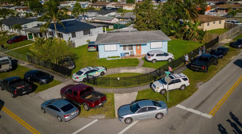 An aerial view shows a house at 11901 SW 185 Terrace in southwest Miami-Dade County police say was being used as an unlicensed veterinary clinic. . Pedro Portal/pportal@miamiherald.com