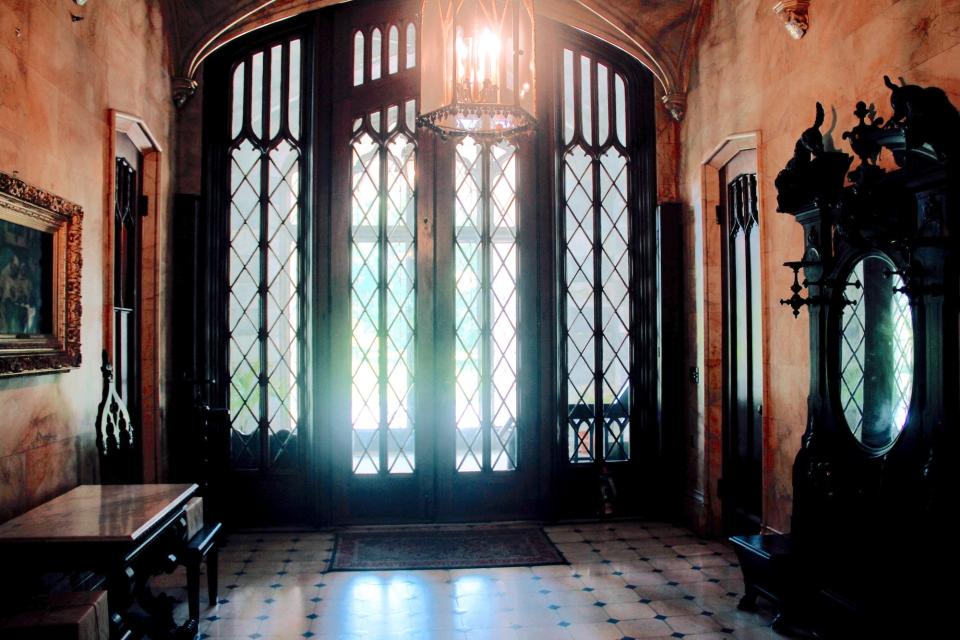 The entrance hall at Lyndhurst Mansion.