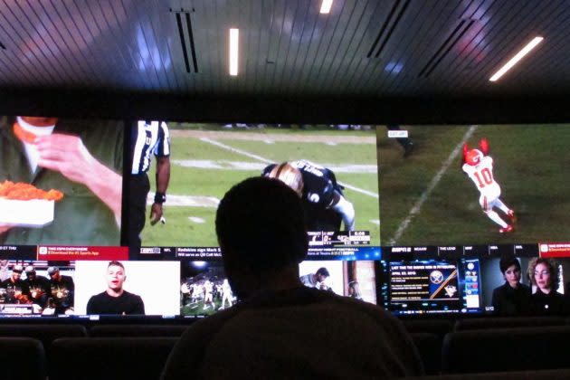 NFL-Yahoo Announce Live Streaming Partnership