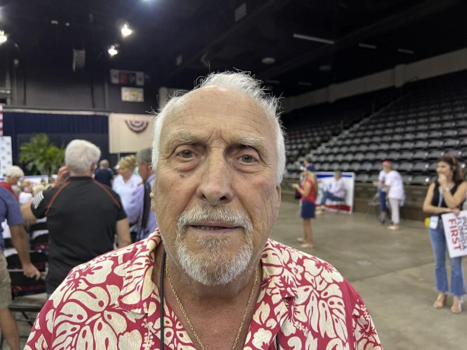 Sarasota resident Joe Catanzarite believes Republican Gov. Ron DeSantis "can't be touched" and will win easily over his Democratic opponent, U.S. Rep. Charlie Crist.