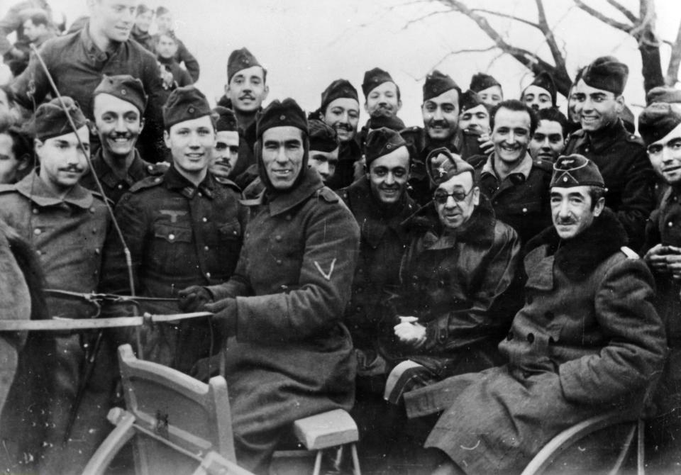 Miembros de la División Azul en una fotografía tomada en 1942. (Foto: ullstein bild / Getty Images).