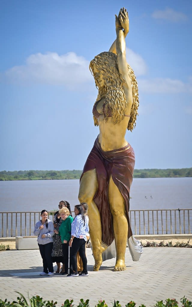 Shakira Statue Is Unveiled in Her Colombian Hometown 'Makes Me Happy'