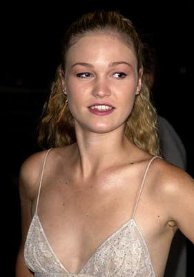 Julia Stiles at the Century City premiere of Lions Gate's O