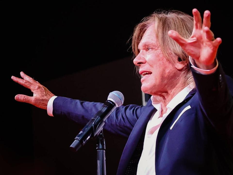 Jürgen Drews auf der Bühne bei seinem letzten Konzert. (Bild: imago/Daniel Scharinger)