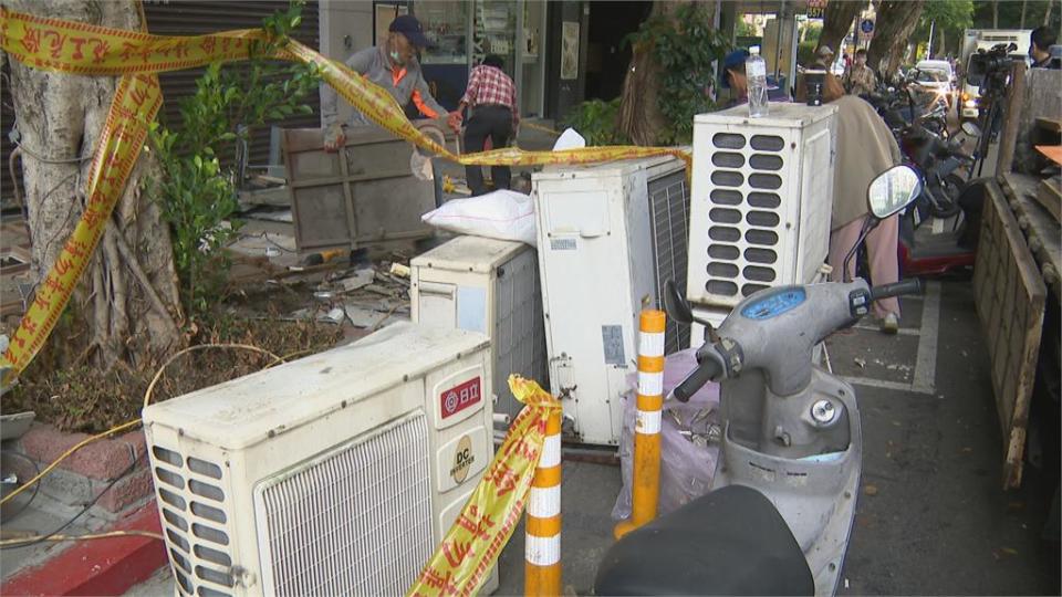 遮雨棚不堪負重崩塌　冷氣室外機掉落險傷人