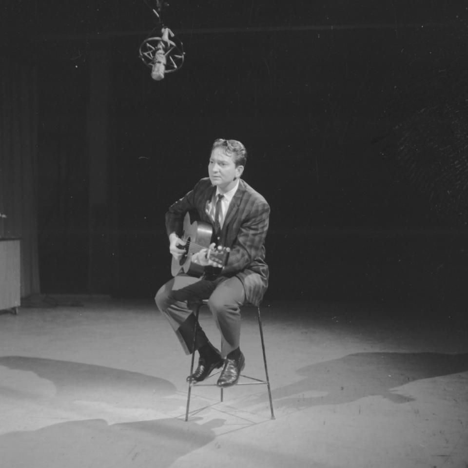 Willie Nelson onstage in 1962