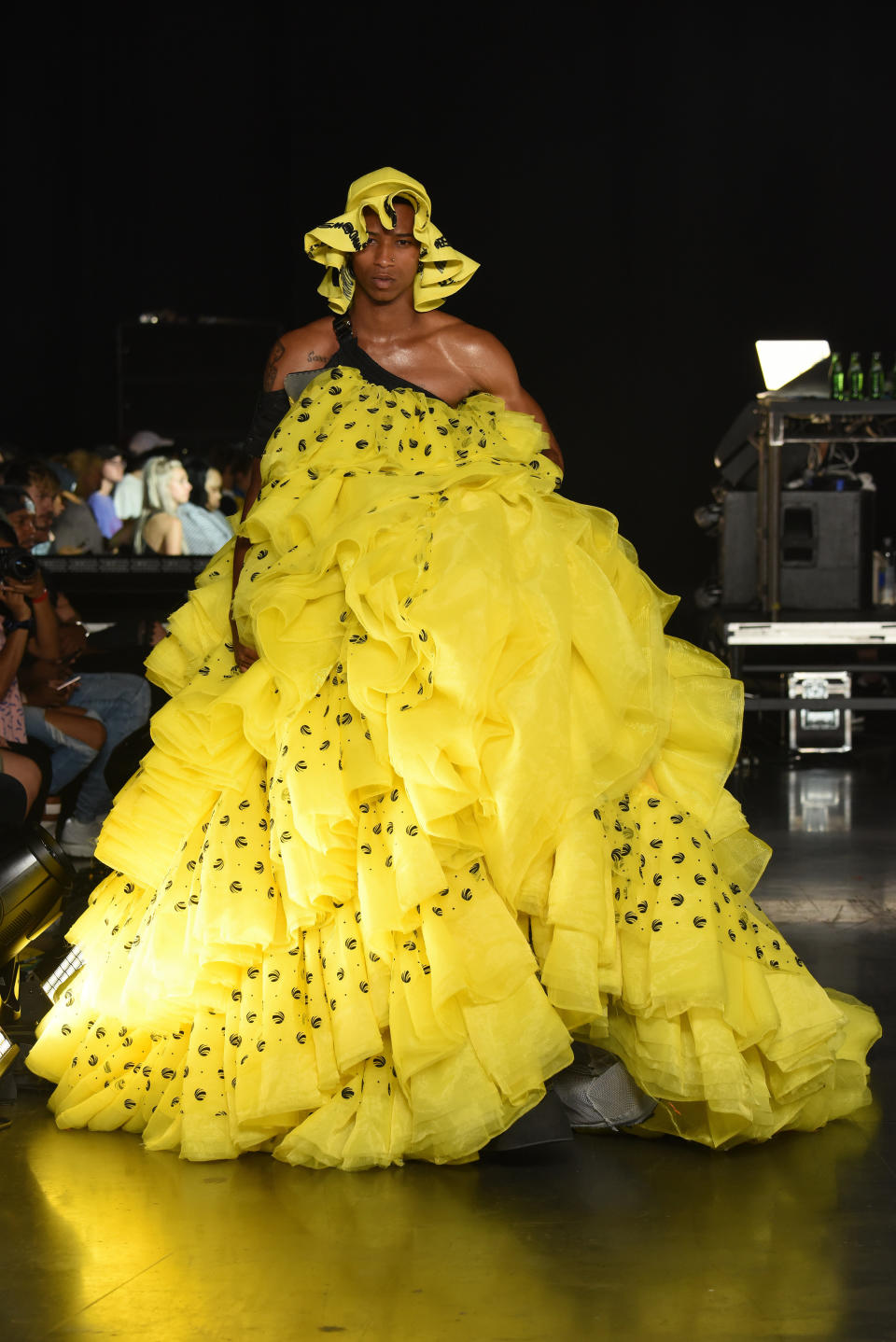 This show-stopping yellow number had all the heads turning.&nbsp;