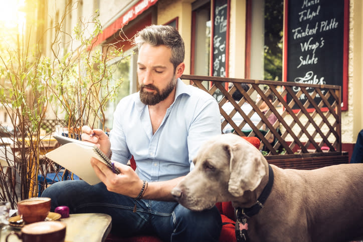 <p>Si tu perrito es apto para los climas fríos, Canadá lo recibirá en sus grandes parques y playas destinados para ese fin. Tiene resorts de ski <em>pet-friendly</em> y refugios muy buenos para dejarlo durante el día. Foto: David Hanson / Getty Images </p>