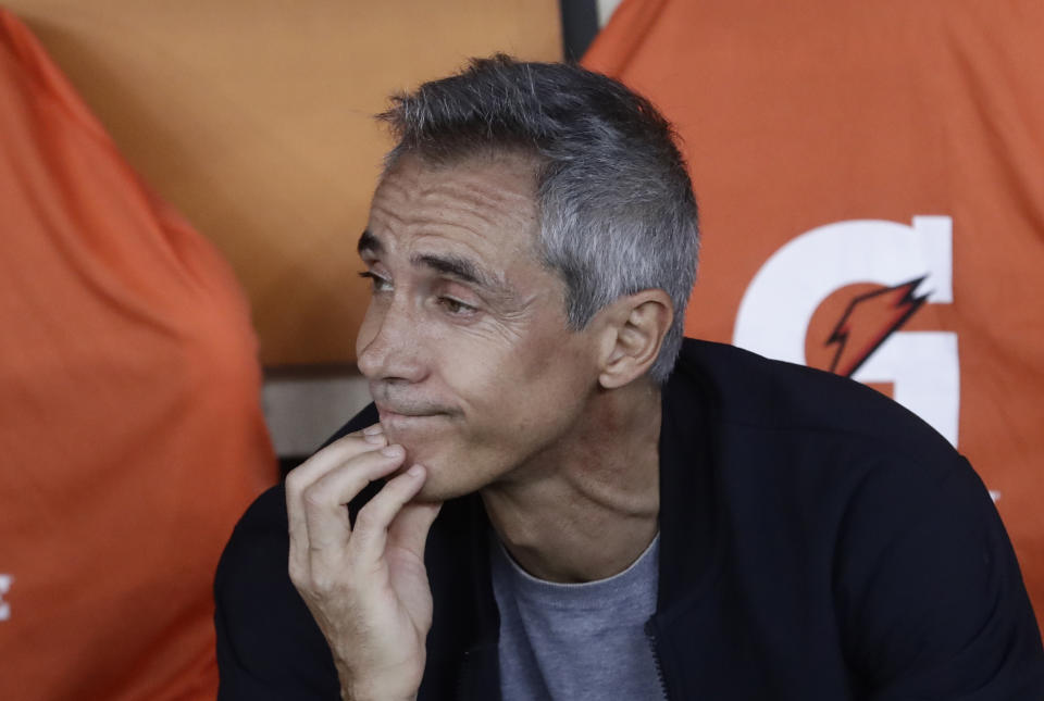 El técnico de Flamengo, el portugués Paulo Sousa, momentos antes del partido contra Sporting Cristal por la Copa Libertadores, el martes 24 de mayo de 2022. (AP Foto/Bruna Prado)