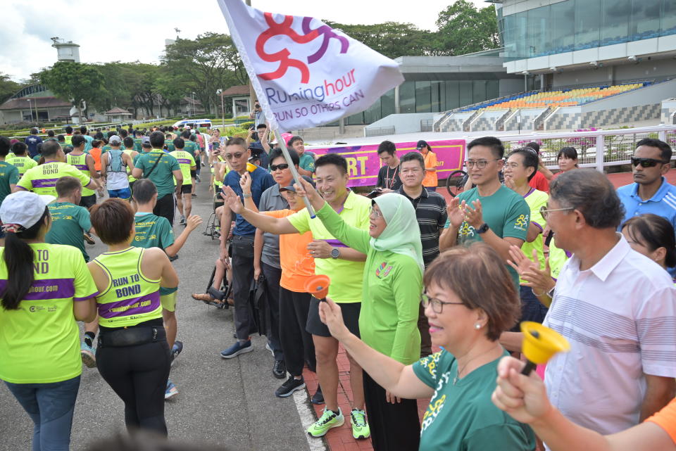 President Halimah Yacob flagging-off for Run For Inclusion 2022. (PHOTO: Runninghour)