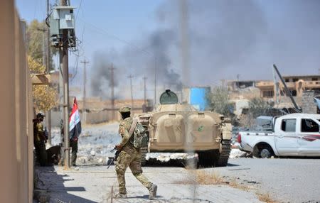 Shi'ite Popular Mobilization Forces (PMF) members and Iraqi army are seen during clashes with Islamic State militants at Al Jazeera neighbourhood of Tal Afar, Iraq, August 23, 2017. REUTERS/Stringer