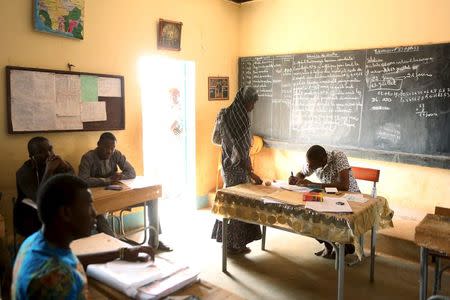 A voter registers at a polling station during the country's presidential and legislative elections in Niamey, Niger, February 21, 2016. REUTERS/Joe Penney